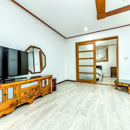Dongsannara Pension Seogwipo Esterno foto