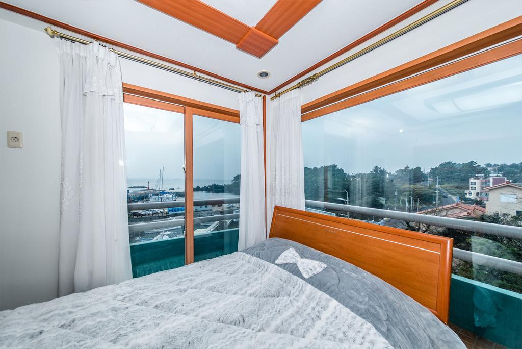 Dongsannara Pension Seogwipo Esterno foto